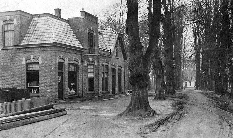 DeMillystraatCafeBentumBegin1900